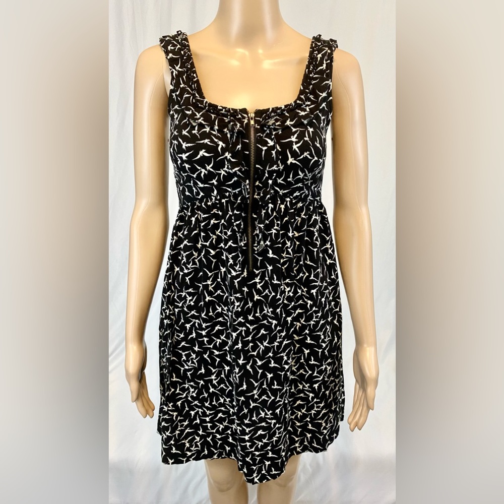 Kimchi Blue Black & White Zipper Bird Pocket Dress
Size:Small
Fabric:100% Rayon